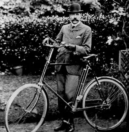 Elgar on his bike